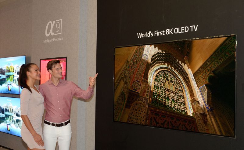 Pierwszy telewizor OLED 8K